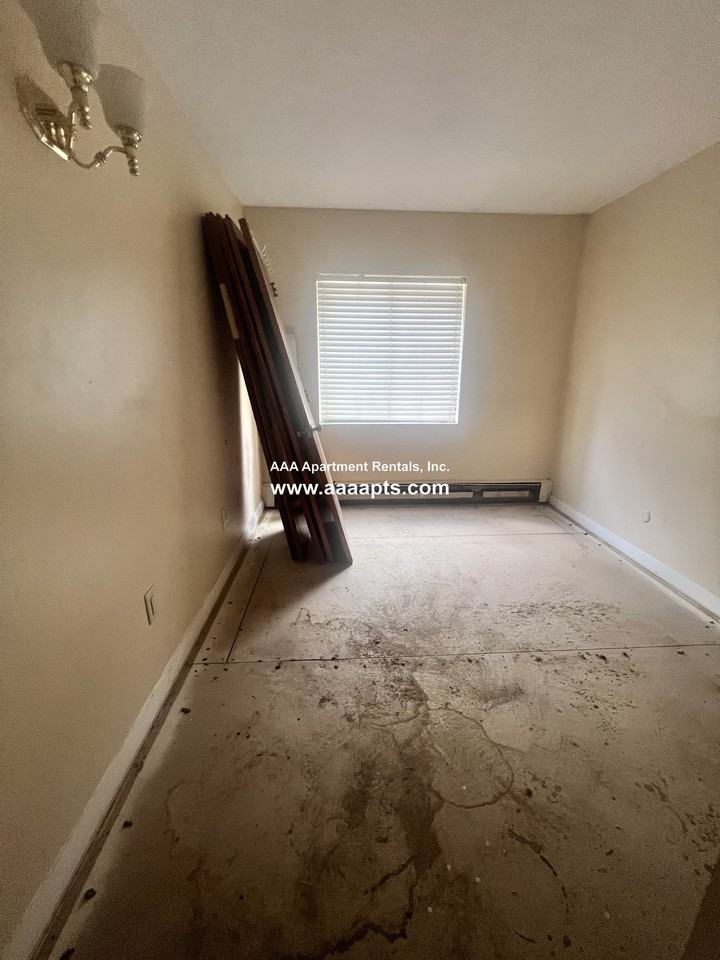 Pleasant St #7 - Photo 3 of 16