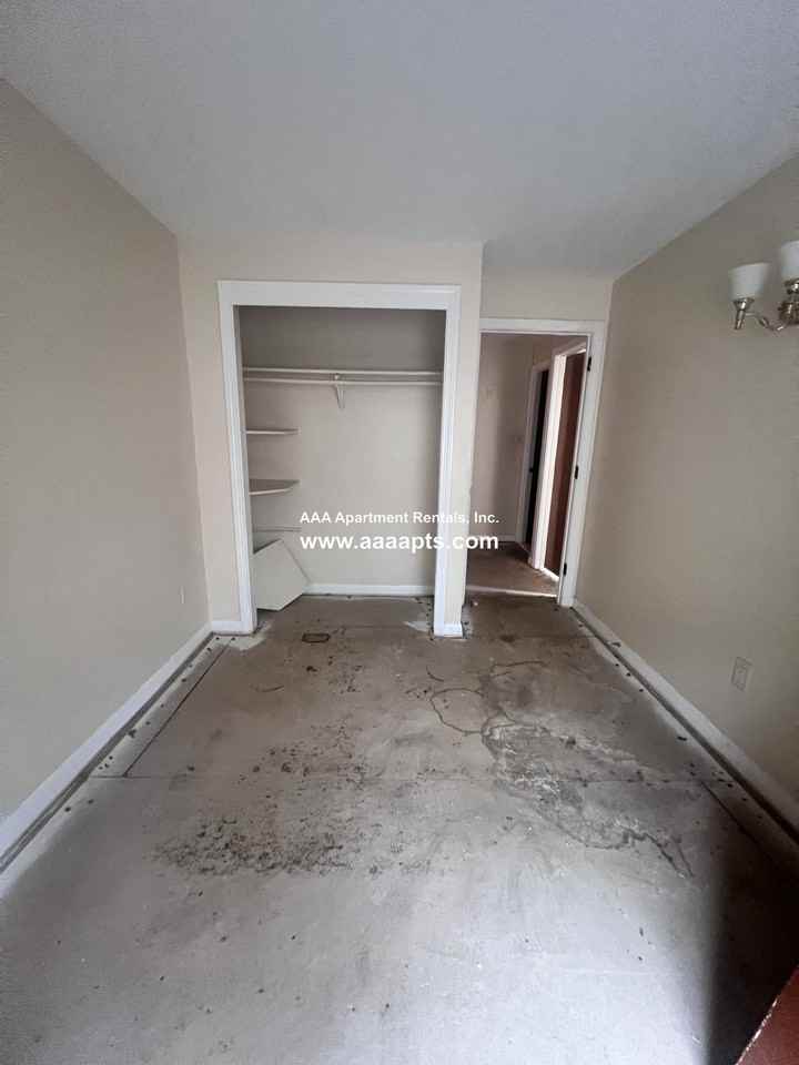 Pleasant St #7 - Photo 4 of 16