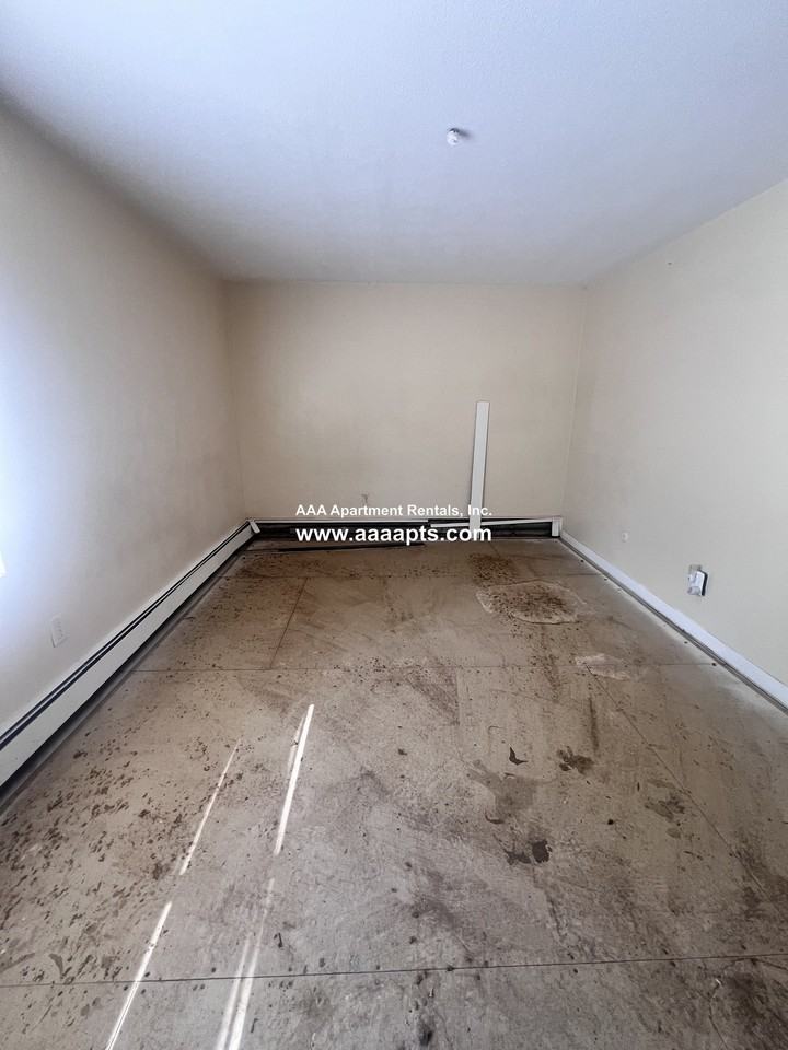Pleasant St #7 - Photo 5 of 16