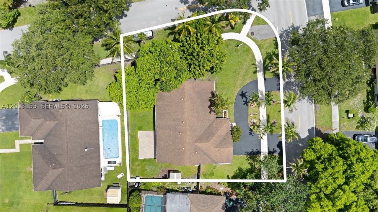 5501 Sw 118th Ave - Photo 4 of 39