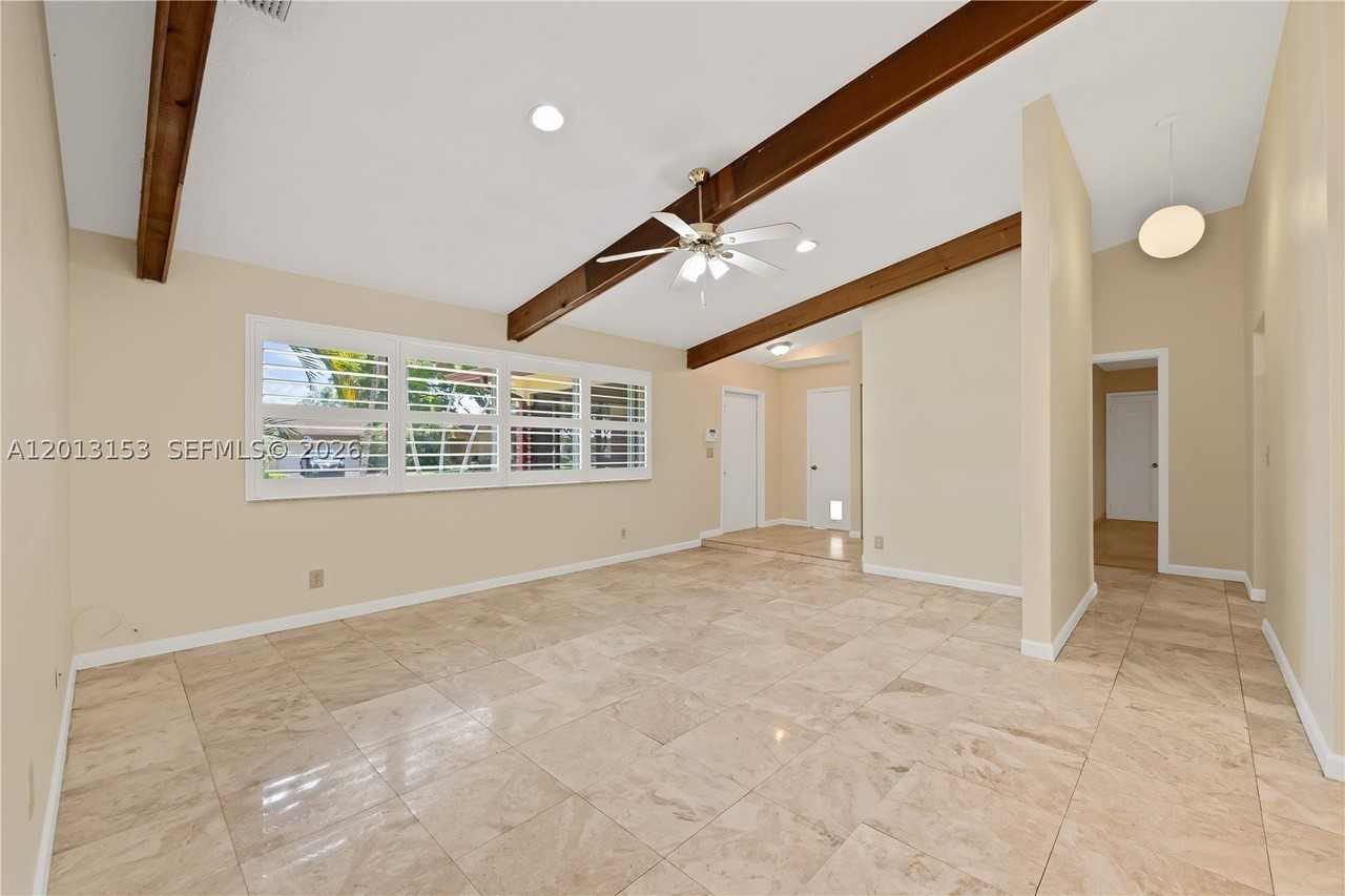 5501 Sw 118th Ave - Photo 6 of 39