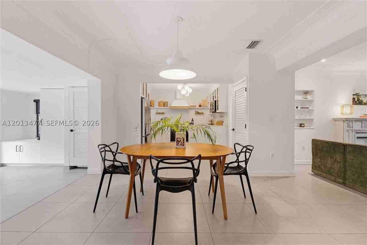674 Ne 67th St - Photo 7 of 34