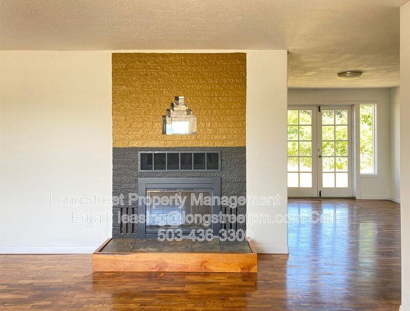184 Gwinn St W - Photo 5 of 32