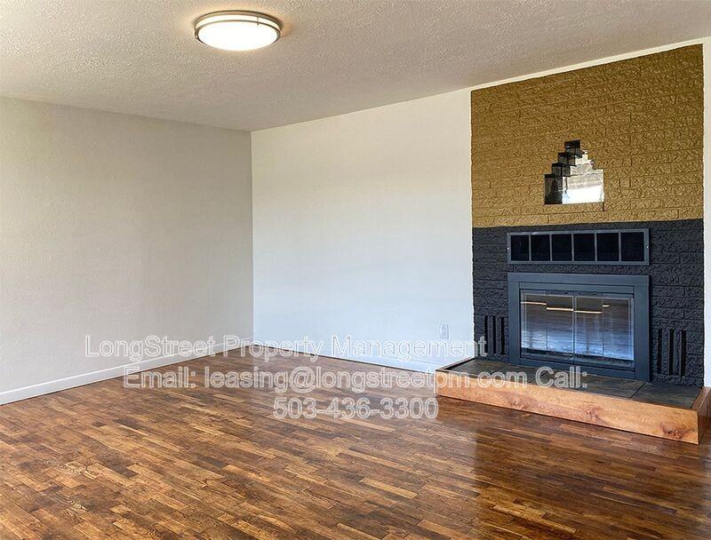 184 Gwinn St W - Photo 6 of 32