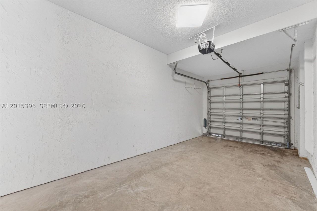 16889 Sw 1st Mnr - Photo 6 of 35