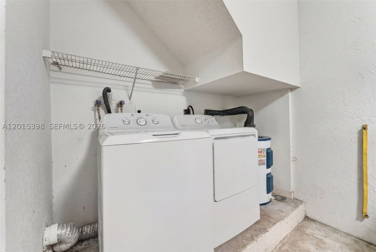 16889 Sw 1st Mnr - Photo 7 of 35