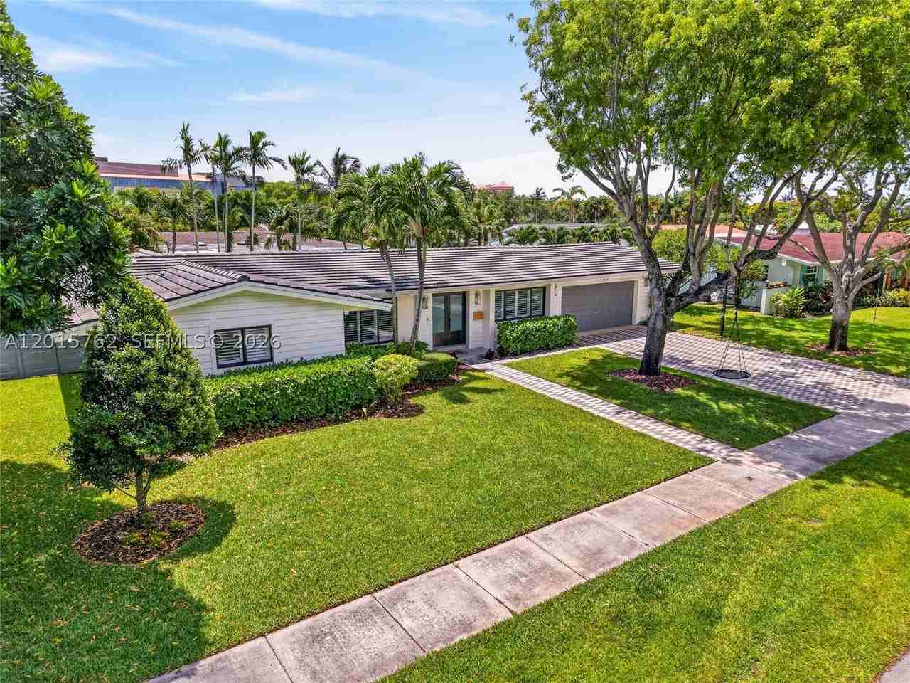 8820 Sw 85th Ter - Photo 3 of 50