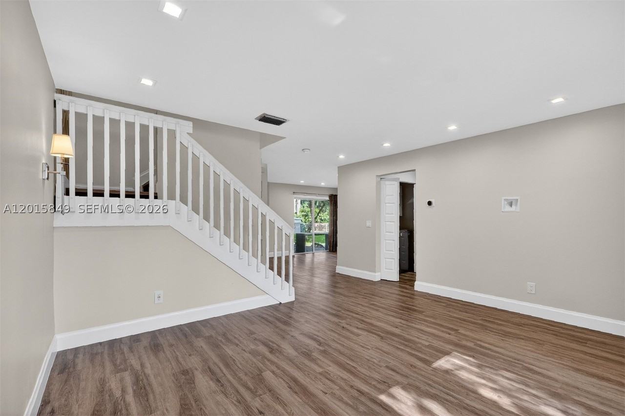 1603 W Harmony Lake Cir - Photo 7 of 50