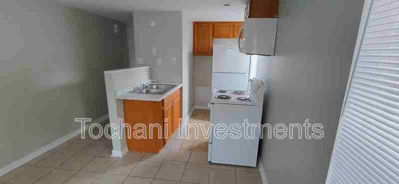 1002 Avenue E #1 - Photo 4 of 12
