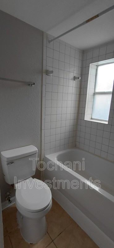 1002 Avenue E #1 - Photo 6 of 12