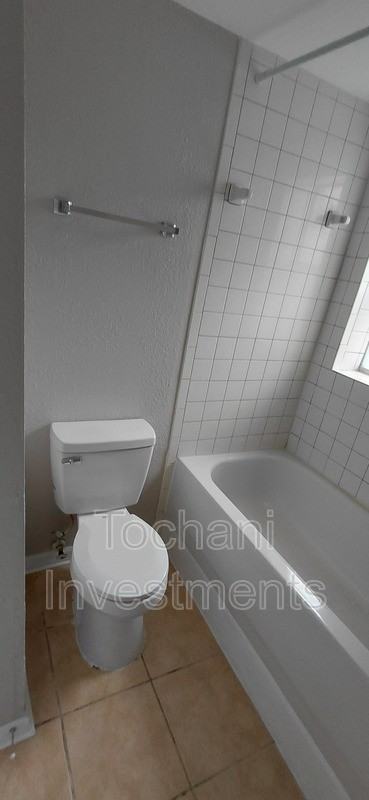 1002 Avenue E #1 - Photo 7 of 12