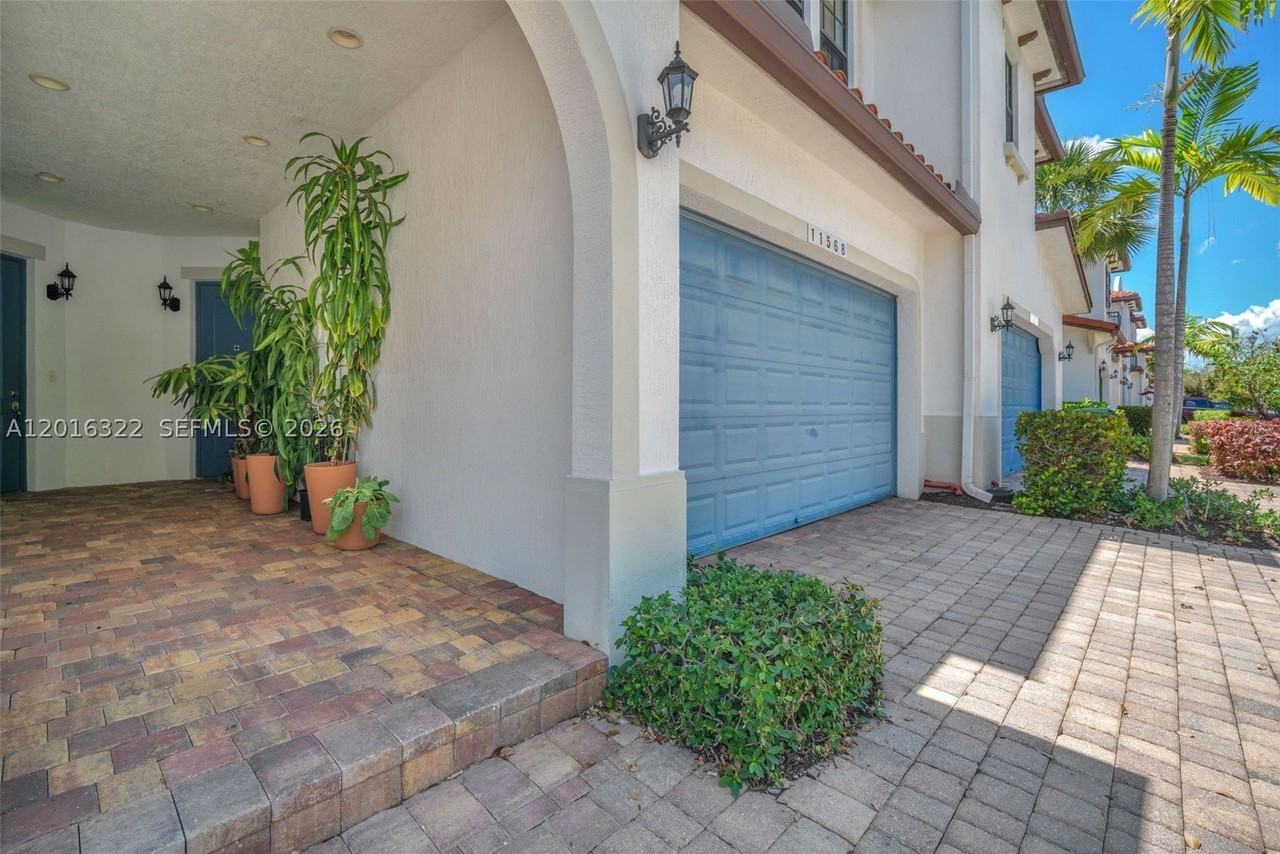 11568 Sw 13th Ln - Photo 2 of 44