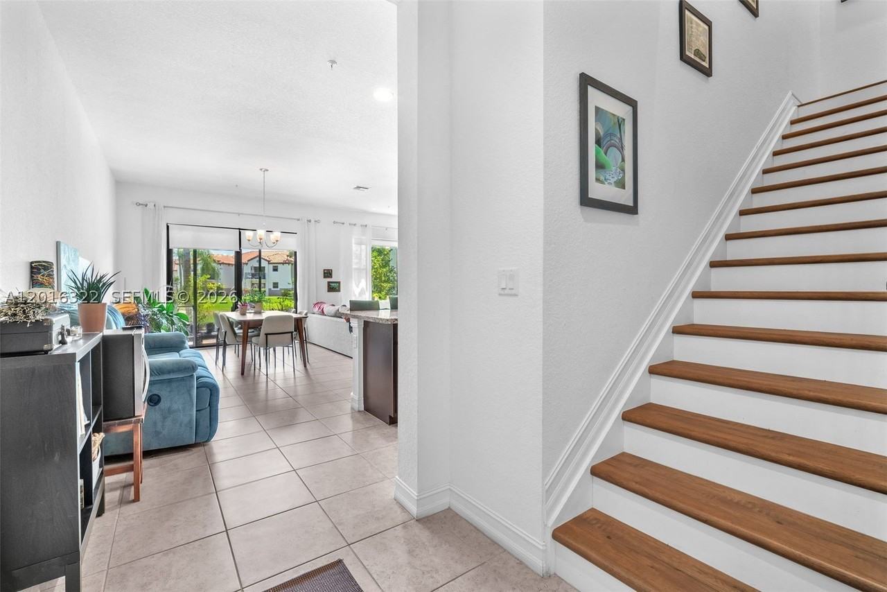 11568 Sw 13th Ln - Photo 4 of 44