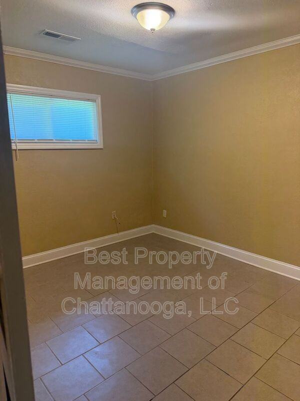 5293 Usher Dr - Photo 4 of 12
