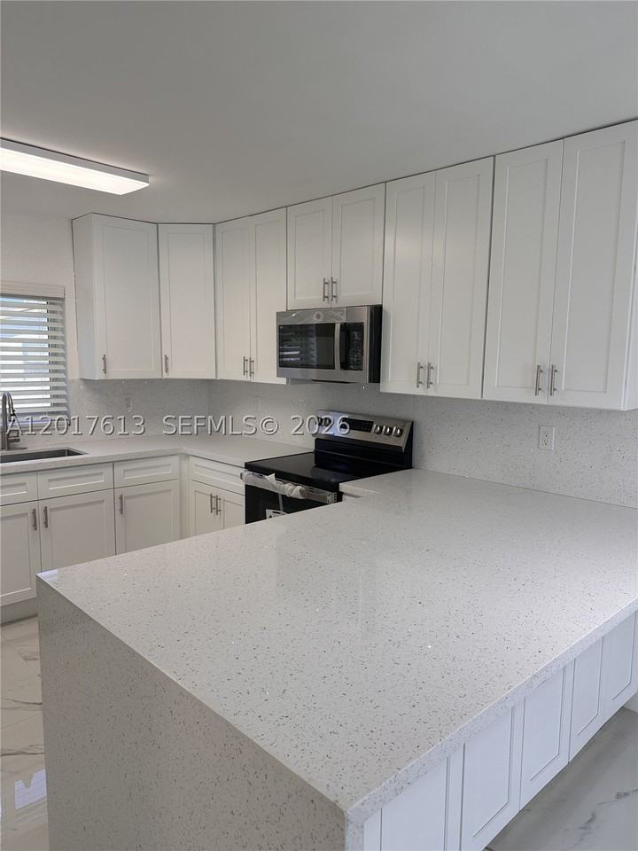 6591 Sw 46th St #3 - Photo 4 of 27