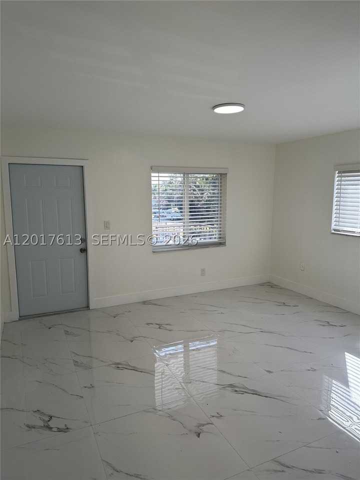 6591 Sw 46th St #3 - Photo 7 of 27