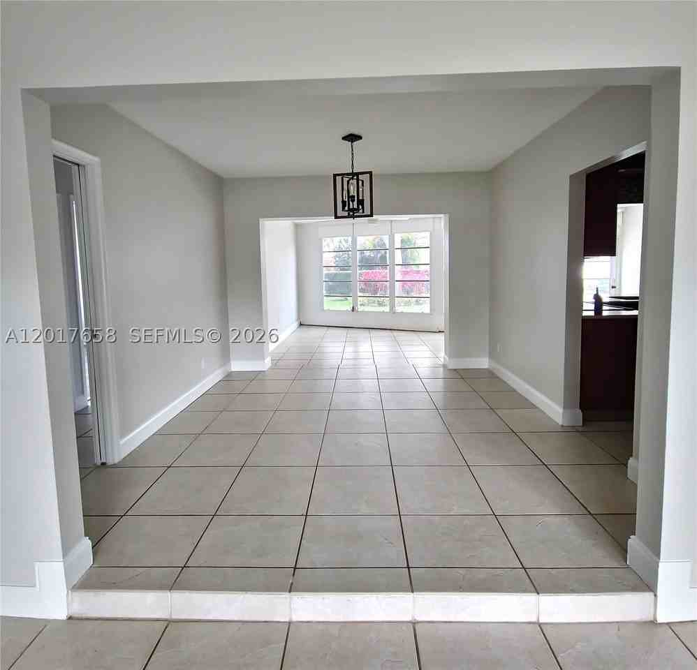 4900 Cleveland St - Photo 3 of 25