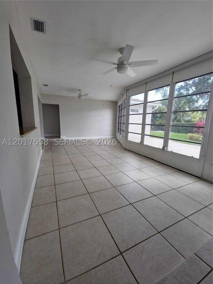 4900 Cleveland St - Photo 6 of 25