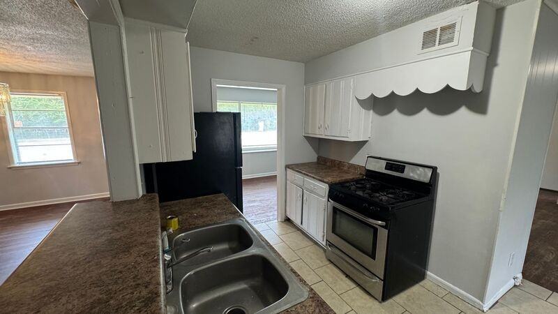 1814 Marjorie St - Photo 5 of 15