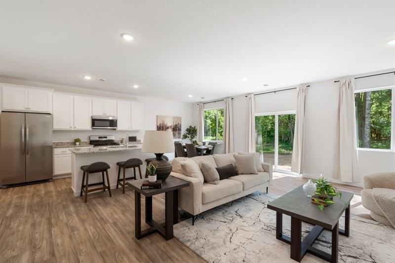 13903 Oakwood Dr - Photo 2 of 10