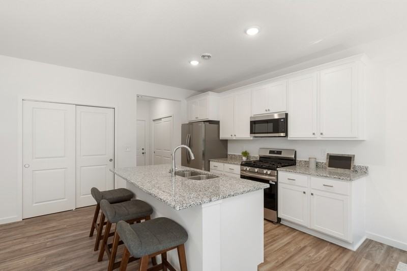 13903 Oakwood Dr - Photo 3 of 10