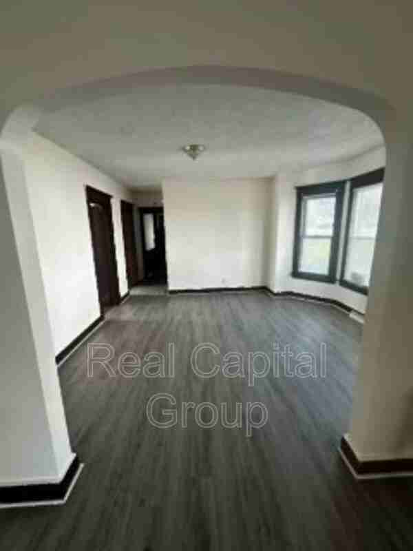 1326 3rd Ave #1326 - Photo 2 of 9