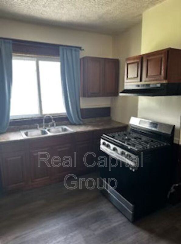 1326 3rd Ave #1326 - Photo 3 of 9