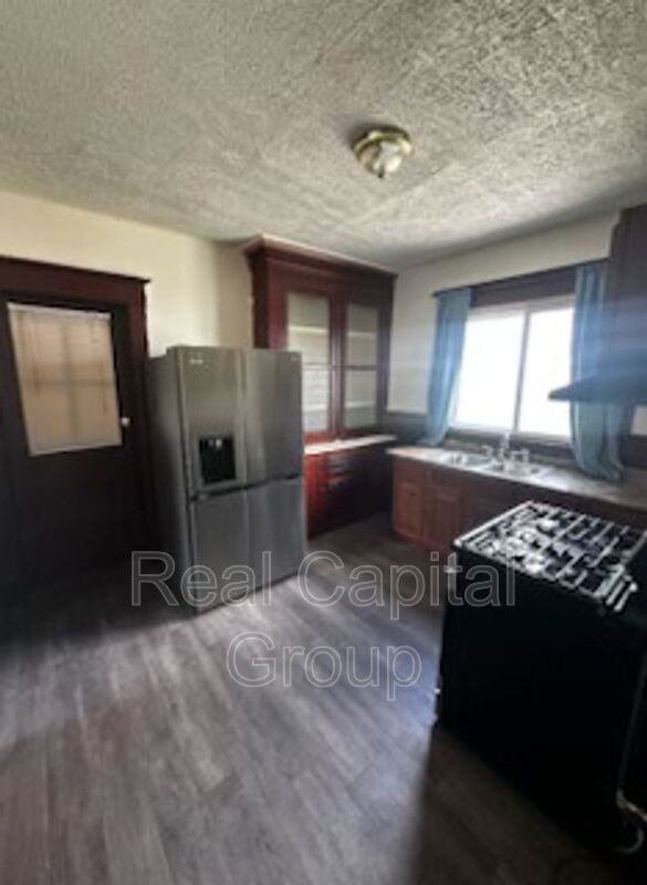 1326 3rd Ave #1326 - Photo 4 of 9
