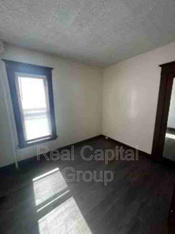 1326 3rd Ave #1326 - Photo 6 of 9