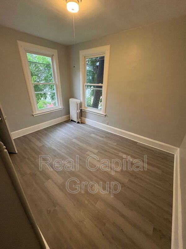 184 Quail St #2-2ndFL - Photo 4 of 21