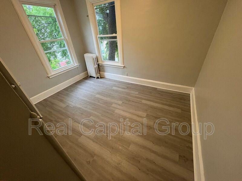 184 Quail St #2-2ndFL - Photo 5 of 21