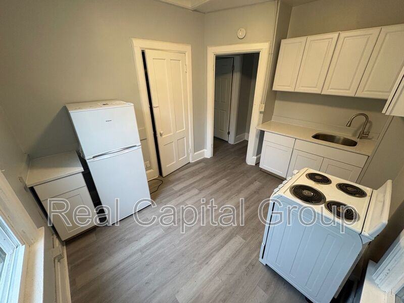 184 Quail St #2-2ndFL - Photo 7 of 21