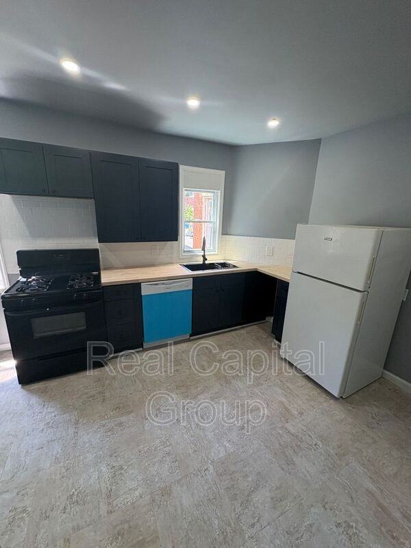 44 Alexander St #3 - Photo 3 of 17