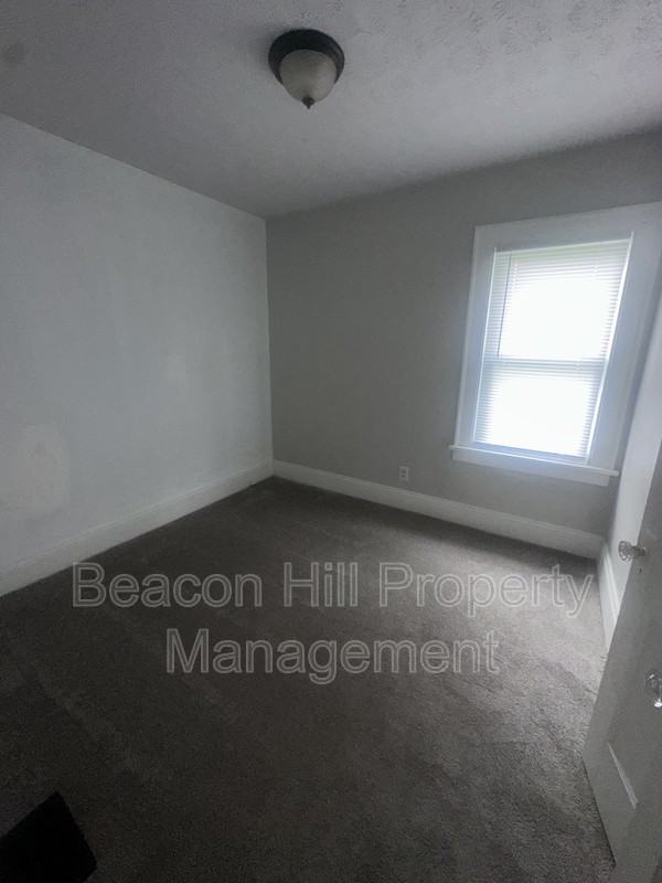 12600 Watterson Ave - Photo 7 of 9