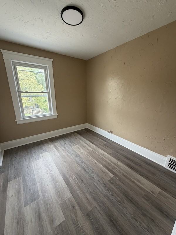 3331 E 145th St - Photo 5 of 10
