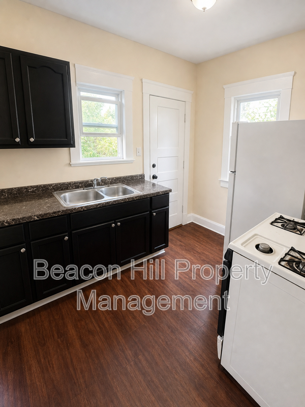9814 Dunlap Ave - Photo 4 of 7