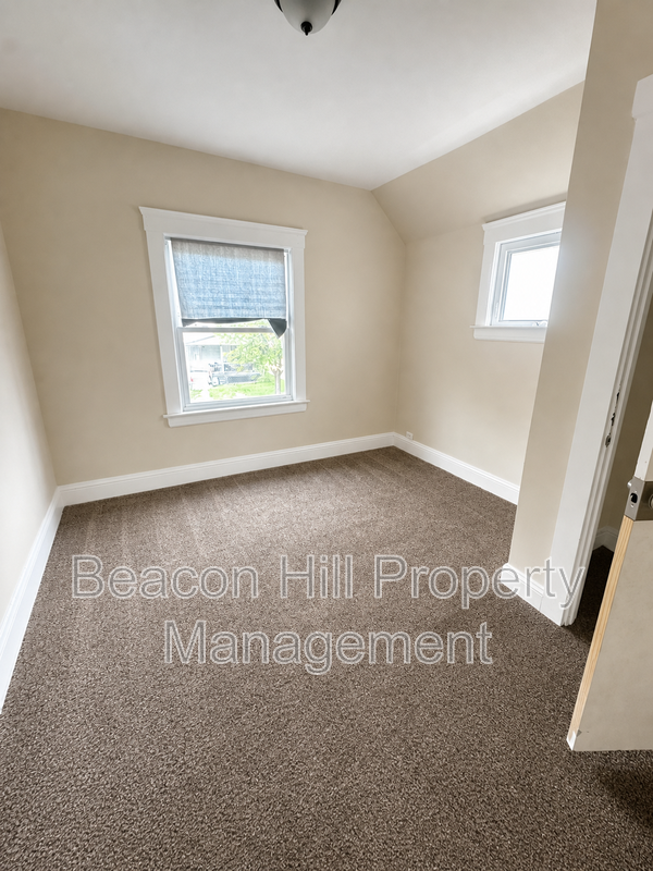 9814 Dunlap Ave - Photo 5 of 7