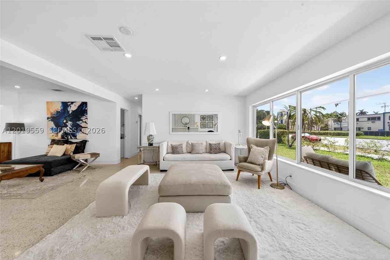 1619 Hollywood Blvd - Photo 5 of 24