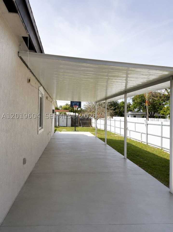1507 Nw 100th St - Photo 4 of 14