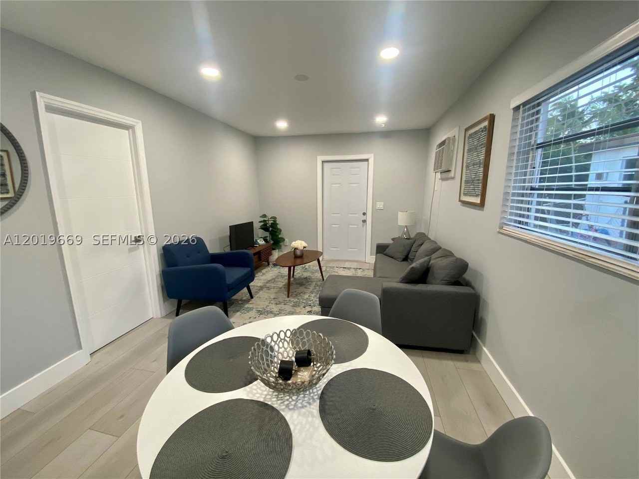 2512 Grant St - Photo 5 of 12