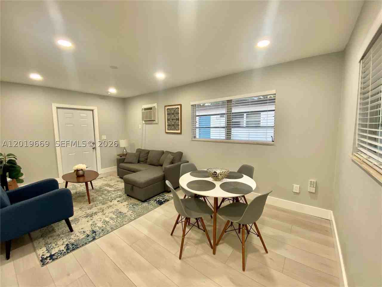 2512 Grant St - Photo 6 of 12