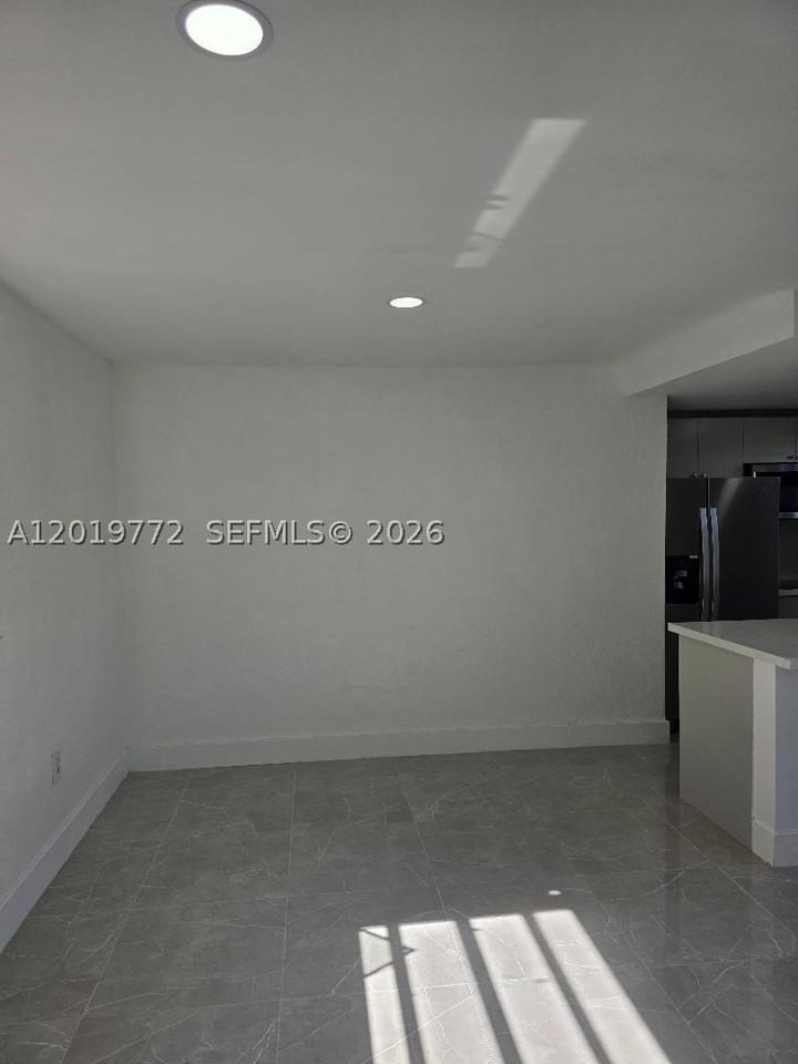 340 W 19th St #2 - Photo 3 of 10