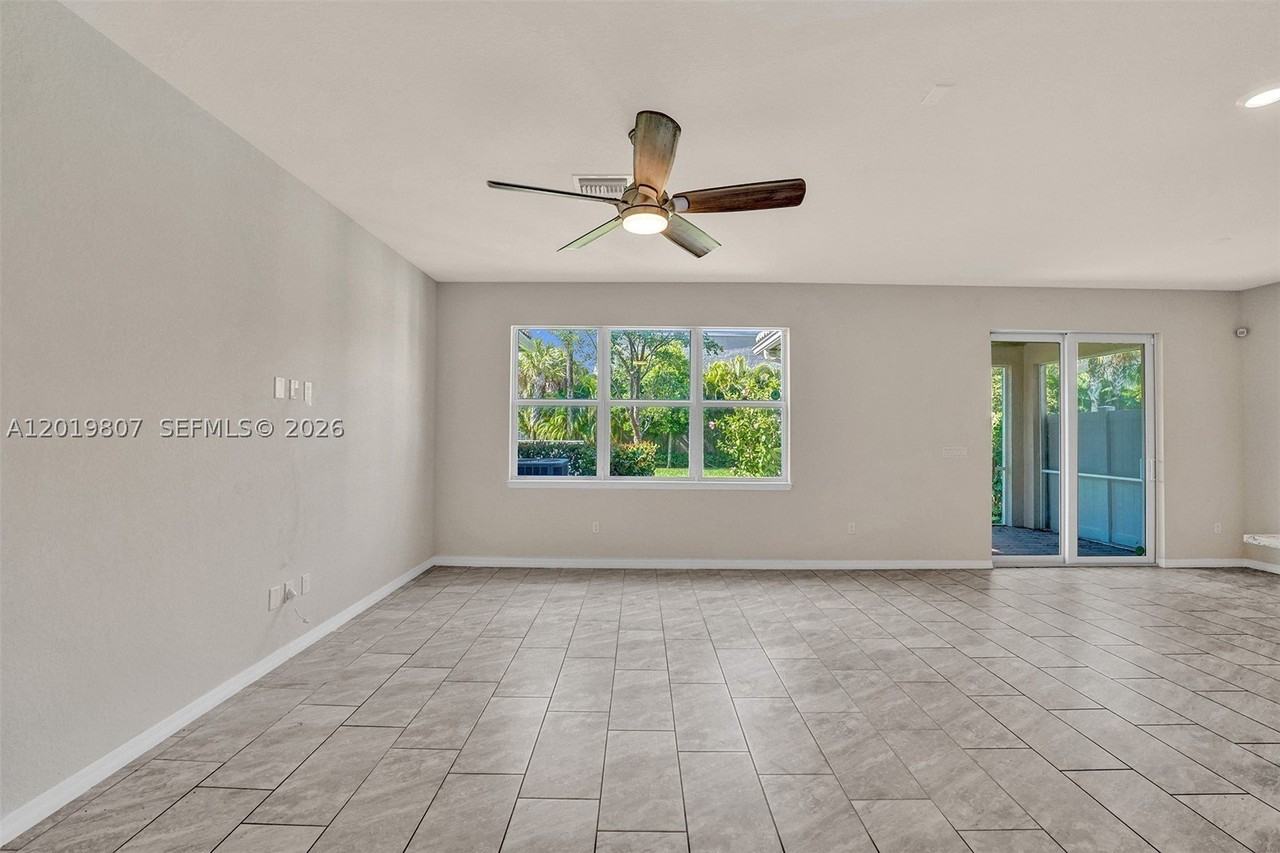 4764 Eucalyptus Dr - Photo 4 of 50