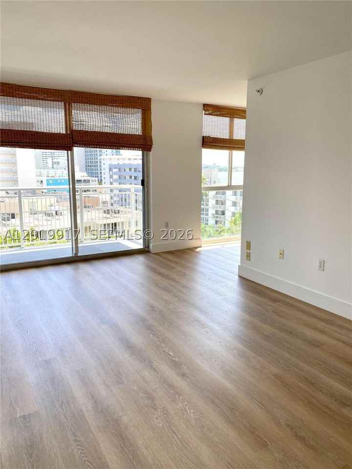1688 West Ave #804 - Photo 3 of 15