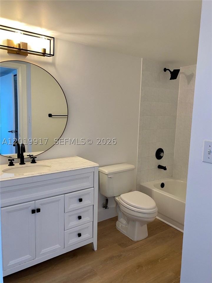 1688 West Ave #804 - Photo 5 of 15