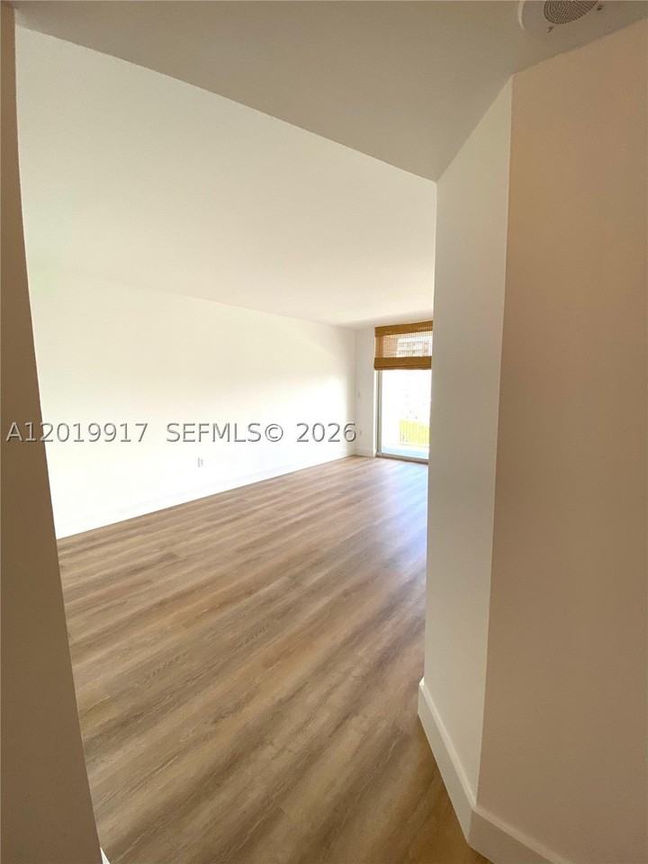 1688 West Ave #804 - Photo 6 of 15