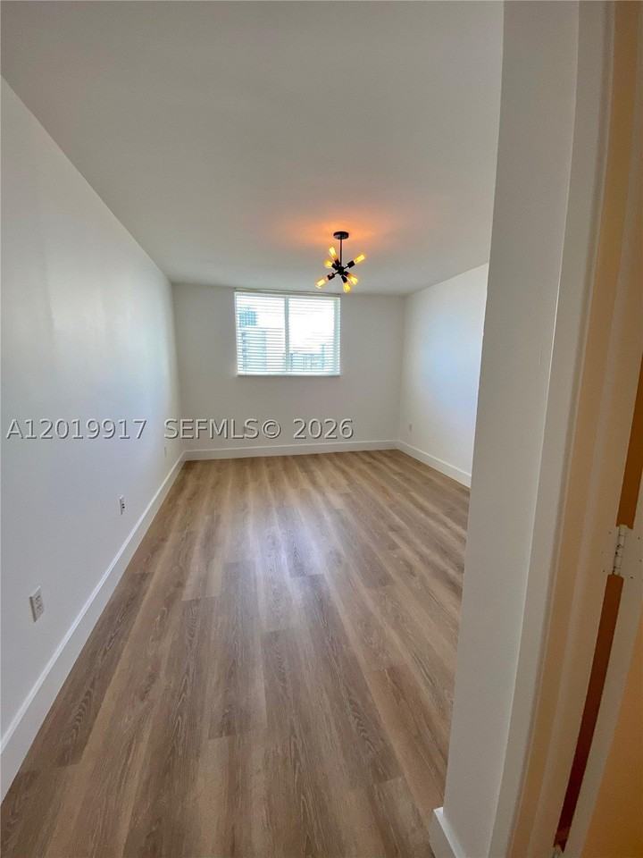 1688 West Ave #804 - Photo 7 of 15