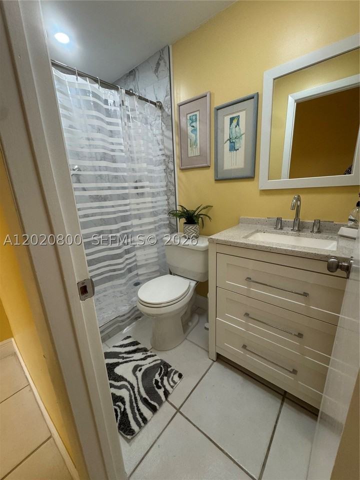 8605 Sw 106th St #B - Photo 4 of 7