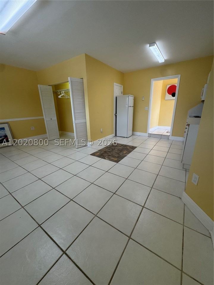 8605 Sw 106th St #B - Photo 6 of 7