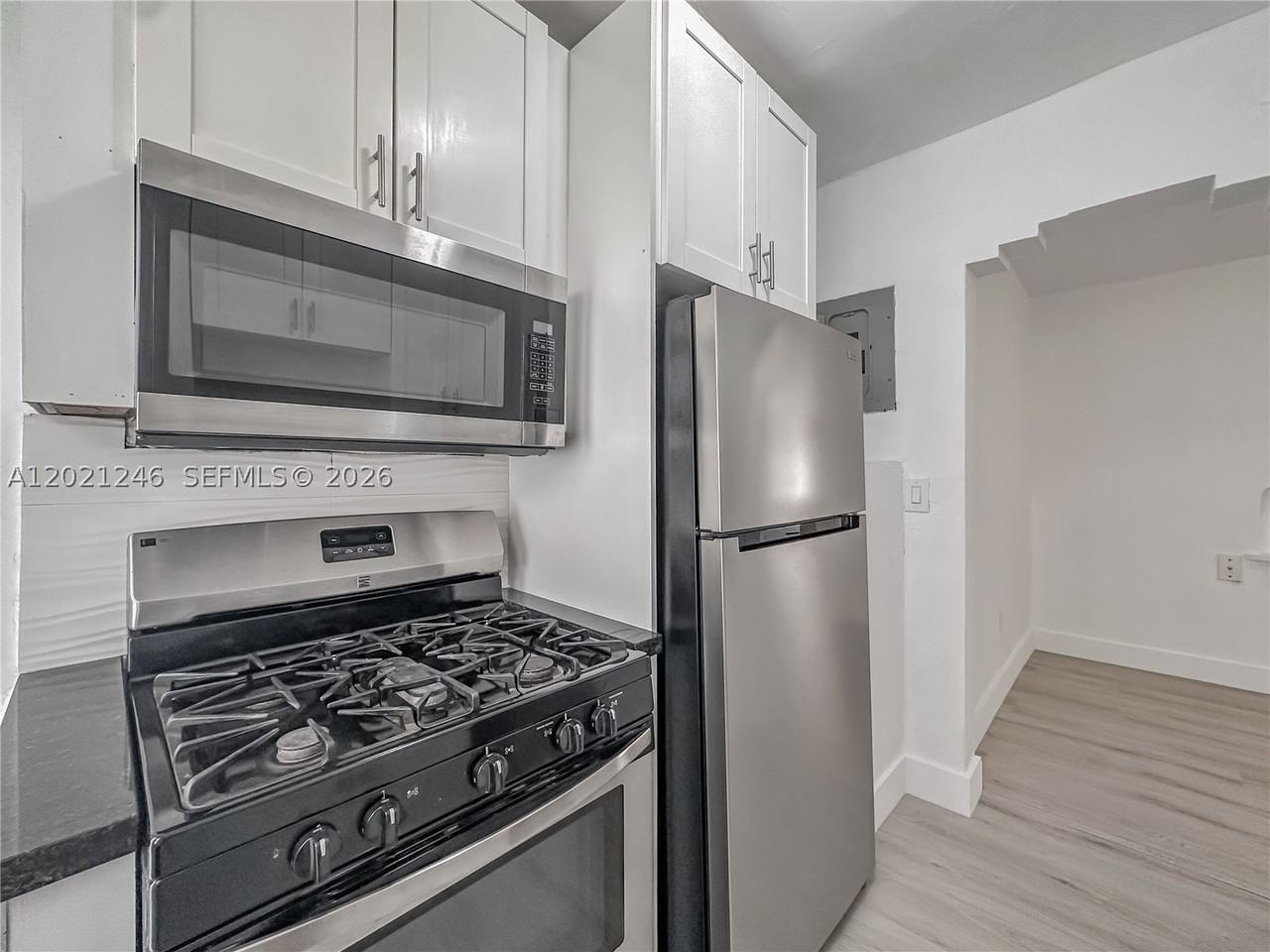 955 Bay Dr #2 - Photo 6 of 21